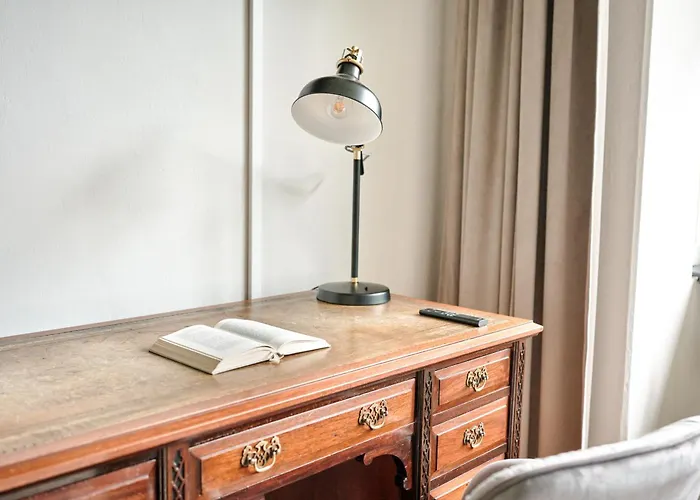 Exklusives Altbauapartment - Zentral Und Ruhig アパート